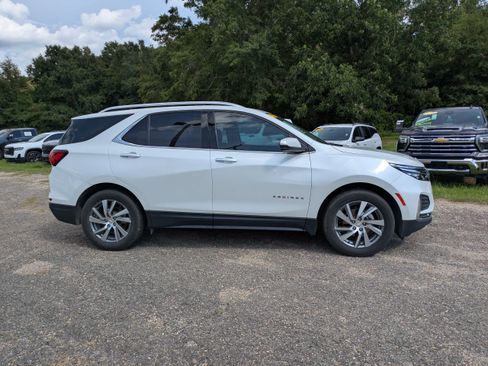 Certified 2022 Chevrolet Equinox Premier FWD image 3