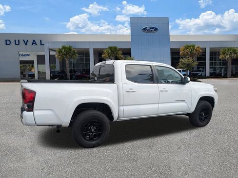 Used 2022 Toyota Tacoma SR5 w/ Technology Package image 4