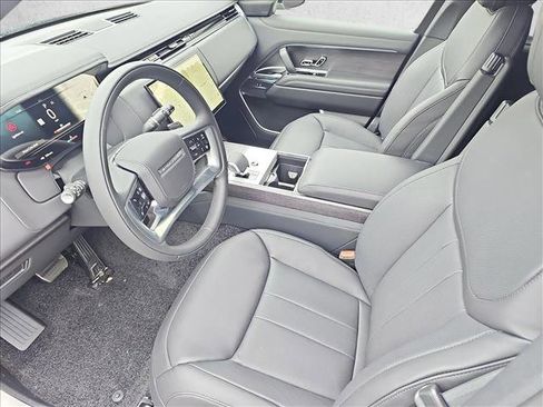 New 2025 Land Rover Range Rover Long Wheelbase SE image 17
