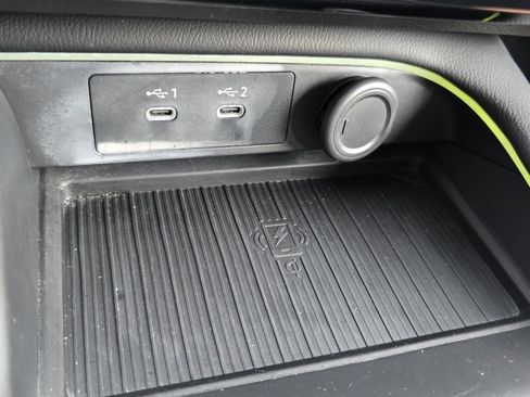 Used 2026 Nissan Sentra SR w/ Floor Mat Package FWD image 8