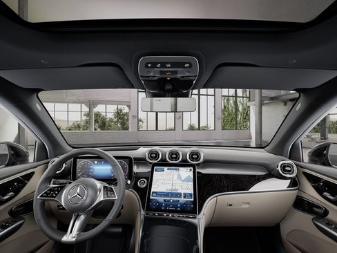 Used 2026 Mercedes-Benz GLC 300 image 42
