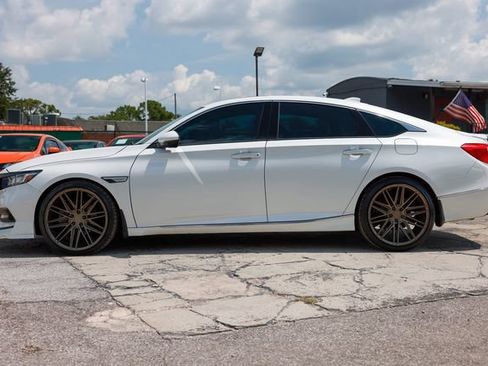 Used 2018 Honda Accord Touring image 4