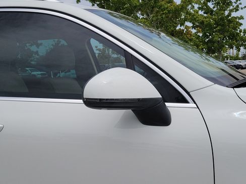 Used 2013 Volkswagen Touareg TDI AWD/4WD image 7