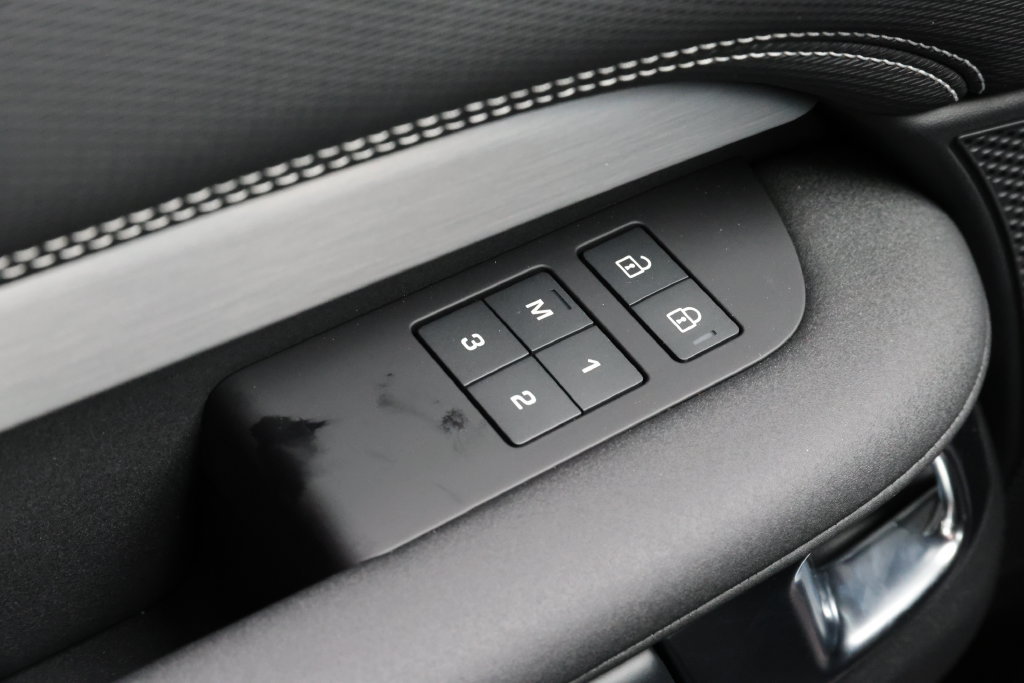 New 2026 Land Rover Discovery Limited Edition AWD/4WD image 17