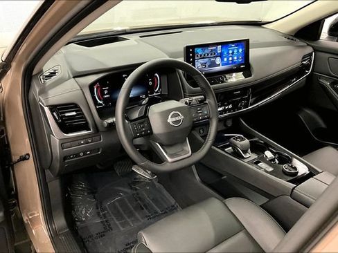 Used 2025 Nissan Rogue SL w/ Tech Package AWD/4WD image 16
