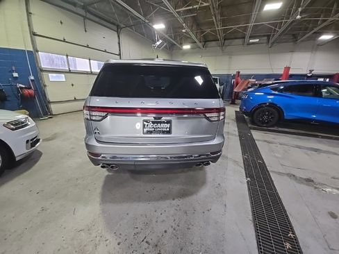 Used 2023 Lincoln Aviator Reserve w/ Equipment Group 201A image 4