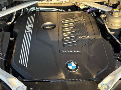Used 2022 BMW X5 xDrive40i w/ M Sport Package image 13