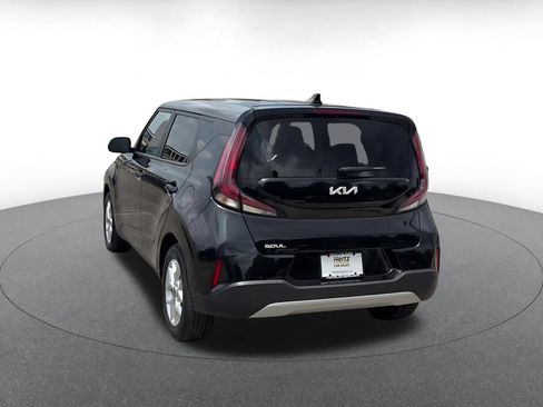 Used 2025 Kia Soul LX w/ LX Technology Package FWD image 9