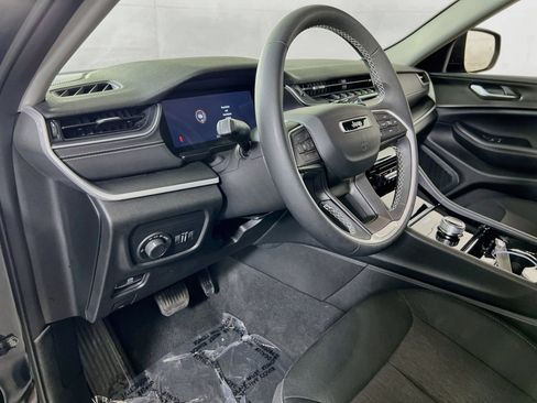 Used 2023 Jeep Grand Cherokee Laredo AWD/4WD image 9