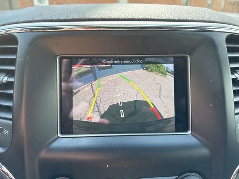 Used 2020 Jeep Grand Cherokee Laredo AWD/4WD image 12