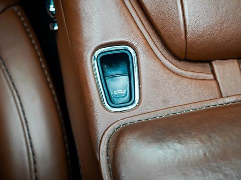 Used 2019 Aston Martin DB11 Volante image 24