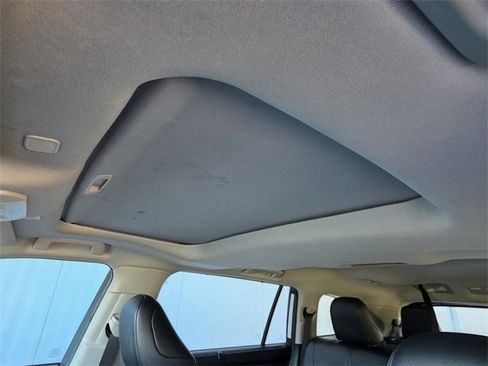 Used 2023 Toyota Highlander XLE image 8