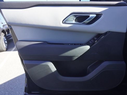 Used 2025 Land Rover Range Rover Velar S image 17