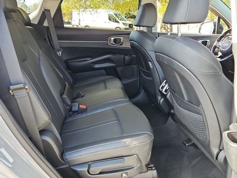 Used 2022 Kia Sorento S image 15