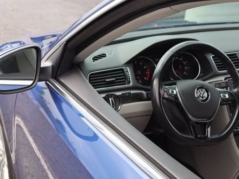 Used 2017 Volkswagen Passat 1.8T SE FWD image 40