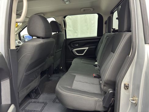 Used 2017 Nissan Titan SV image 23
