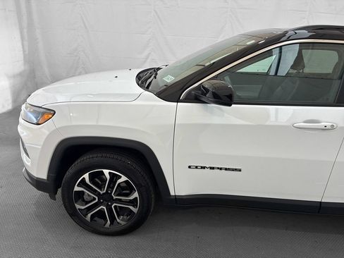Used 2023 Jeep Compass Limited w/ Sun and Sound Group AWD/4WD image 3