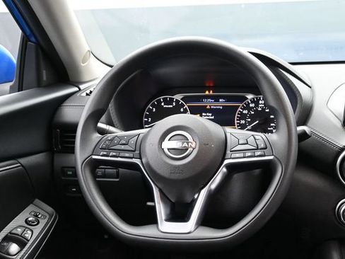 Used 2025 Nissan Sentra SV FWD image 14
