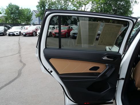 Used 2022 Volkswagen Tiguan SE AWD/4WD image 27
