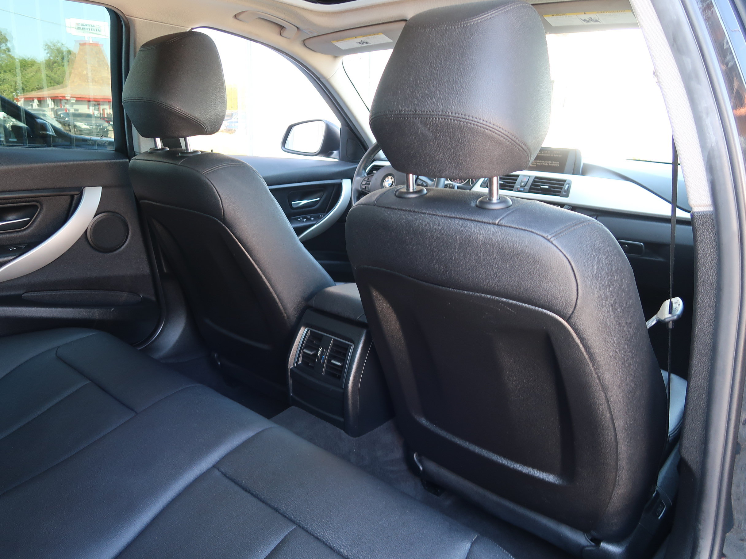 Used 2017 BMW 320i Sedan RWD image 29