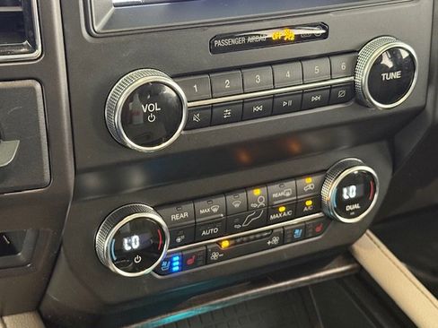 Used 2020 Ford Expedition Limited image 15