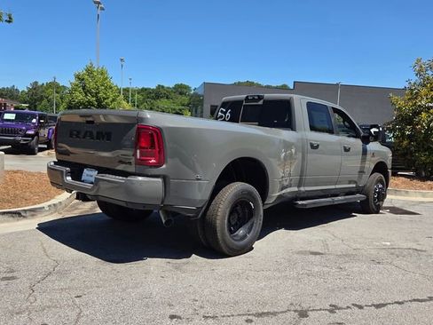 New 2026 RAM 3500 Laramie AWD/4WD image 9