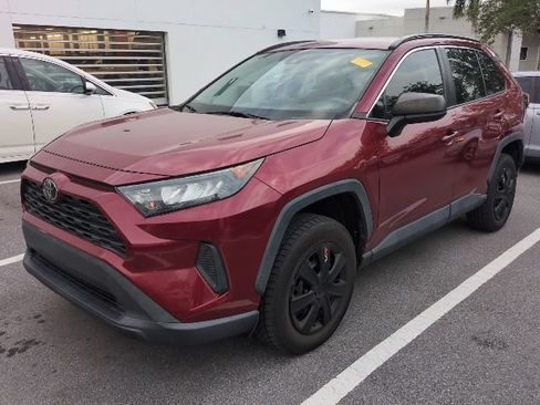 Used 2020 Toyota RAV4 LE FWD image 5