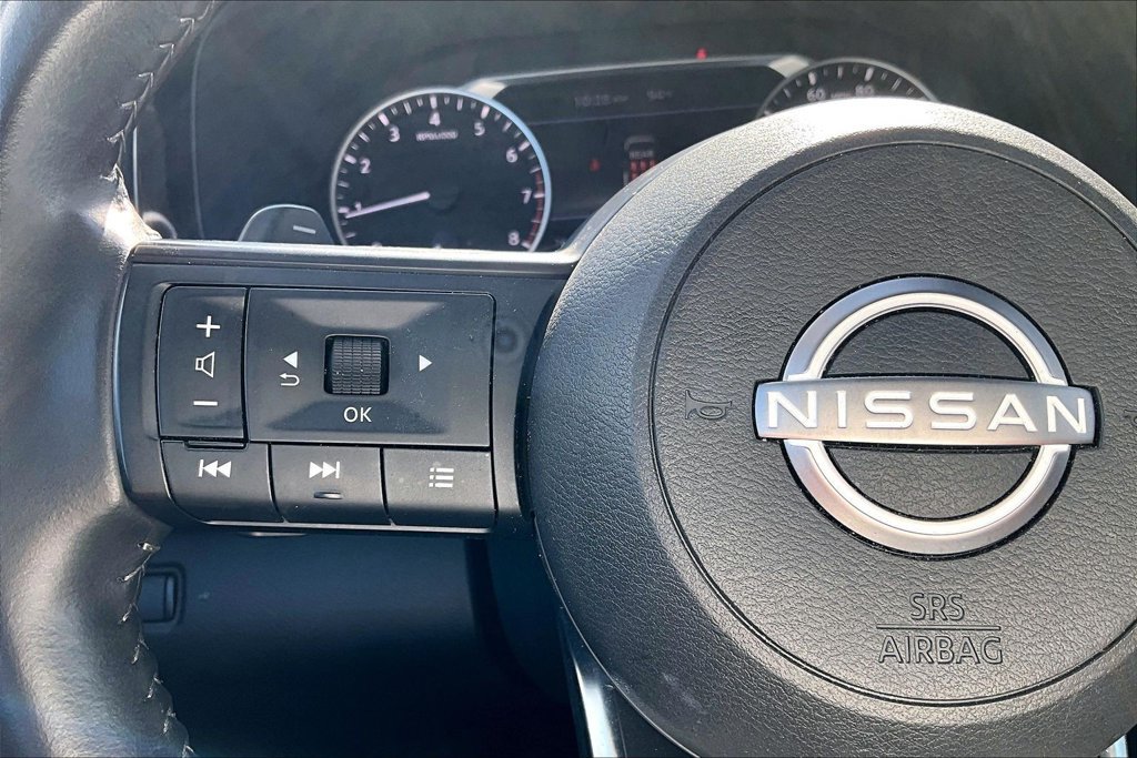 Used 2025 Nissan Pathfinder SV FWD image 23