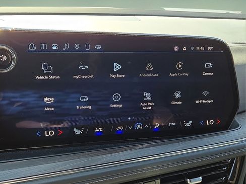 Used 2025 Chevrolet Suburban Z71 image 29