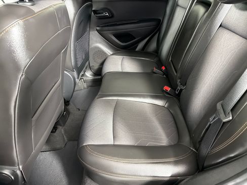 Used 2018 Chevrolet Trax LT w/ LT Convenience Package FWD image 17