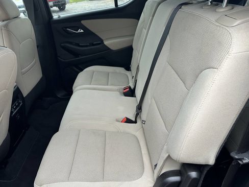 Used 2022 Chevrolet Traverse LS FWD image 12