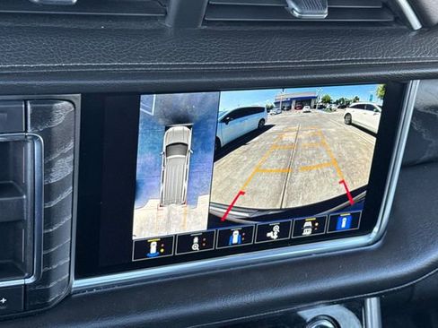 Used 2022 GMC Yukon XL Denali AWD/4WD image 27