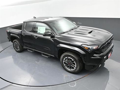 Certified 2025 Toyota Tacoma TRD Sport image 31