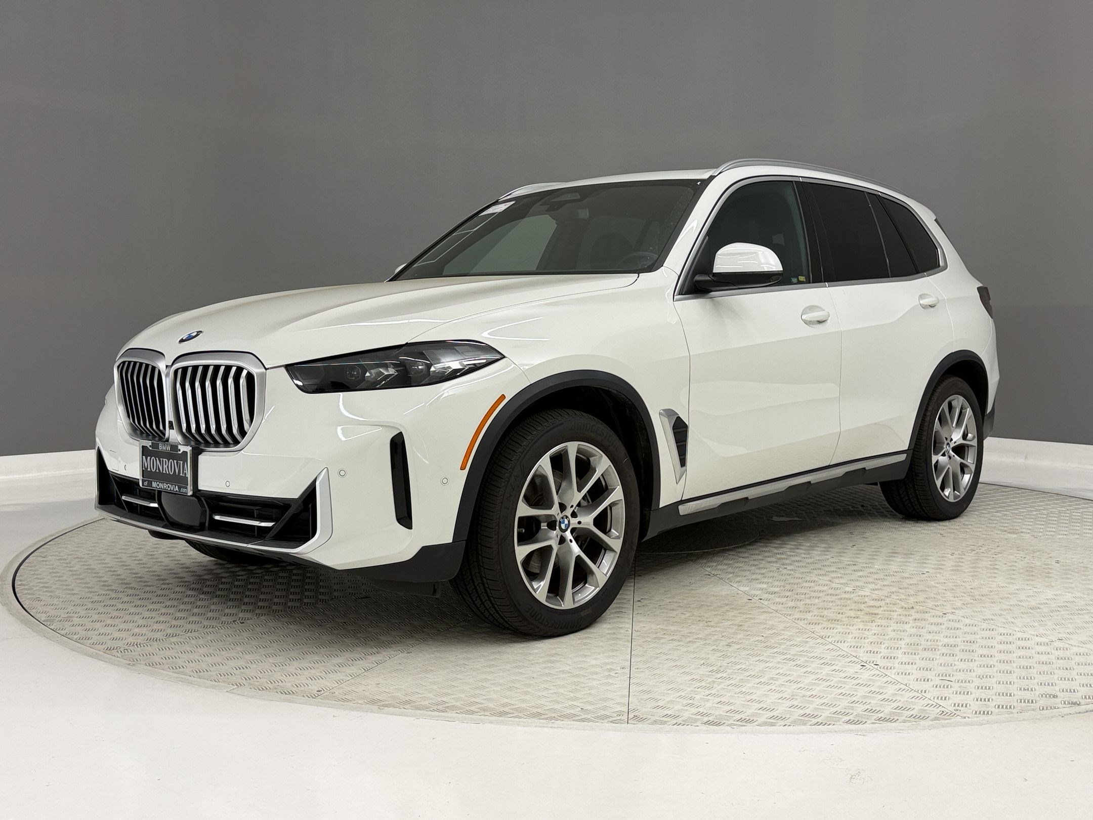 Certified 2024 BMW X5 xDrive40i w/ Parking Assistance Package AWD/4WD image 35