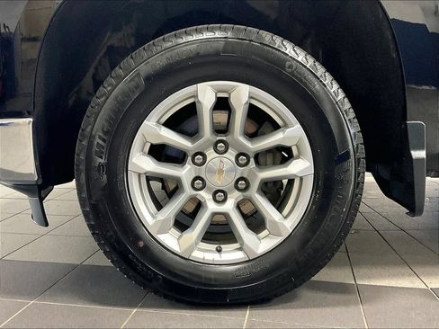 Used 2023 Chevrolet Silverado 1500 LT AWD/4WD image 7