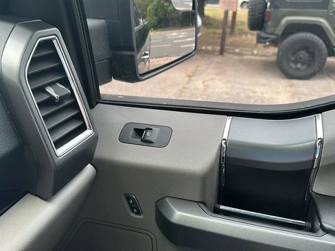 Used 2016 Ford F150 XLT w/ Equipment Group 302A Luxury AWD/4WD image 41