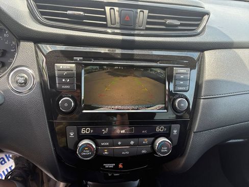 Used 2018 Nissan Rogue SV AWD/4WD image 20