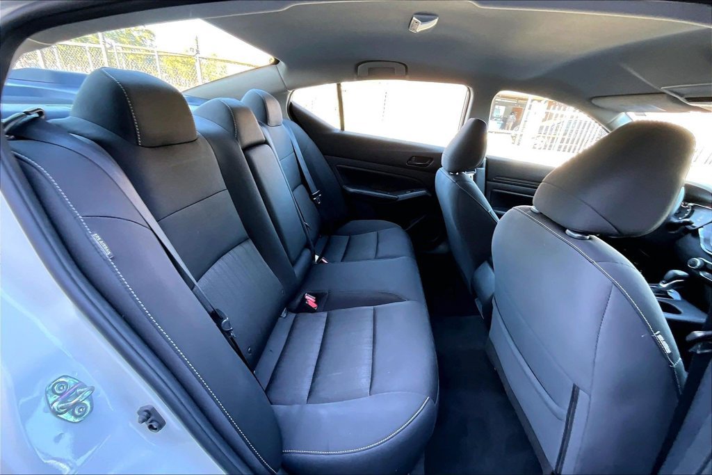Used 2025 Nissan Altima 2.5 SV FWD image 25