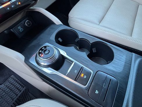 Used 2021 Ford Escape SEL image 19