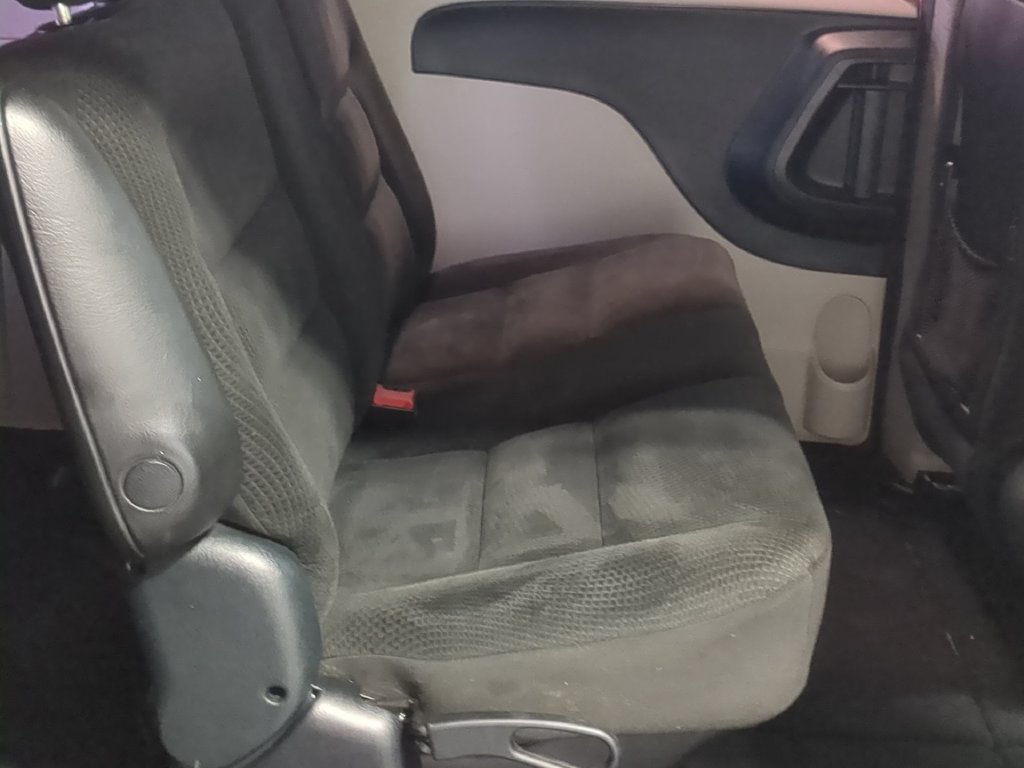 Used 2016 Dodge Grand Caravan American Value Package FWD image 22