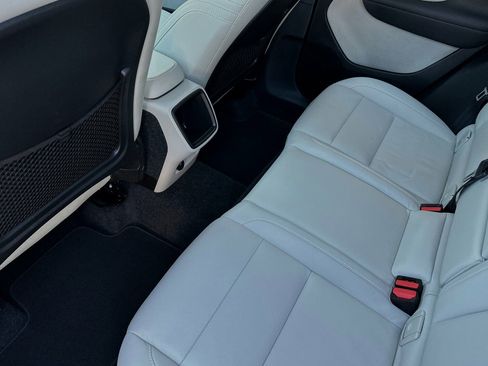 Used 2020 Volvo XC40 T4 Momentum FWD image 5