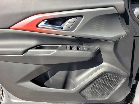 Certified 2025 Chevrolet Equinox EV RS image 23