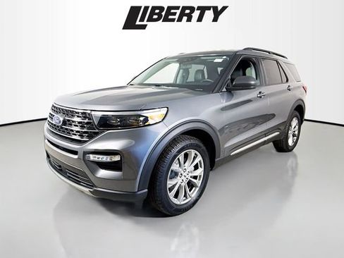 Used 2022 Ford Explorer XLT w/ Equipment Group 202A image 3