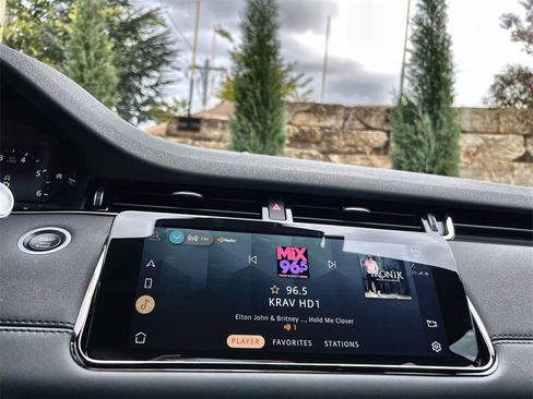 Certified 2022 Land Rover Range Rover Evoque R-Dynamic SE image 24