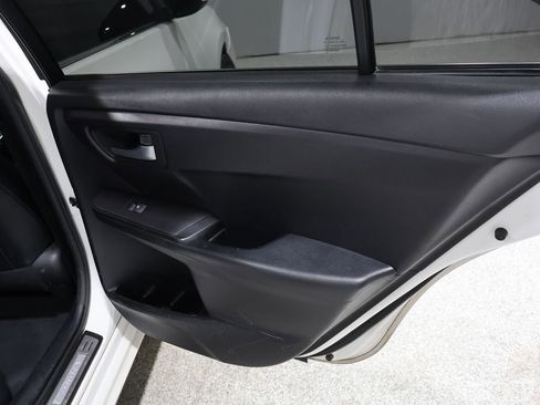 Used 2017 Toyota Camry SE image 21