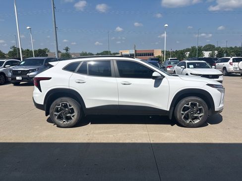 Used 2024 Chevrolet Trax LT FWD image 4