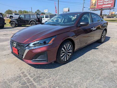 Used 2024 Nissan Altima 2.5 SV image 7