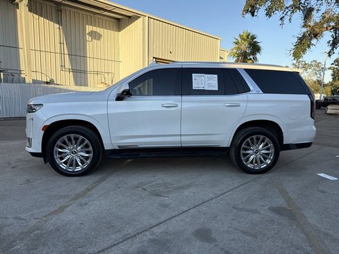 Used 2022 Cadillac Escalade Premium Luxury image 3