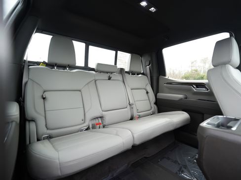Used 2025 Chevrolet Silverado 1500 LT Trail Boss w/ LT Trail Boss Premium Package AWD/4WD image 18