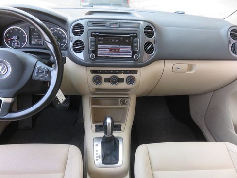 Used 2015 Volkswagen Tiguan S image 16